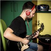 Insegnante di Chitarra classica - acustica - elettrica - strumenti acustici